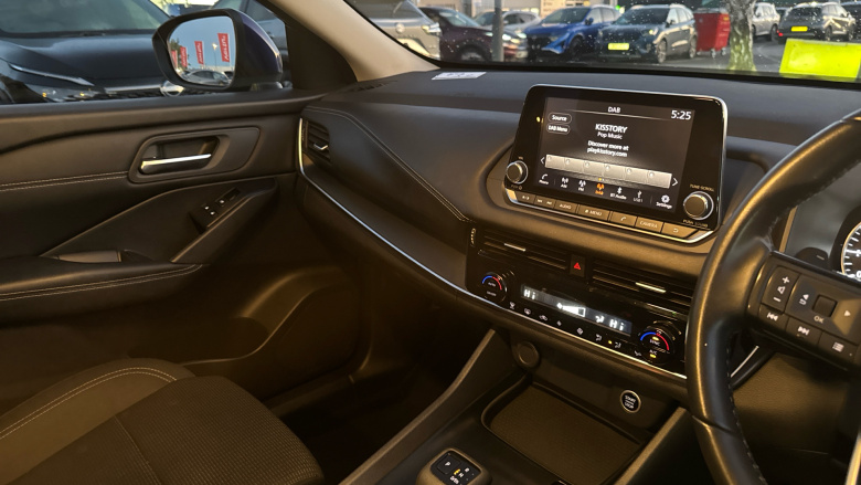 Nissan Qashqai 1.3 DiG-T MH 158 Acenta Premium 5dr Xtronic Petrol Hatchback